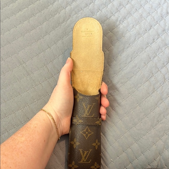 Louis Vuitton Brown and Gold Monogram Case - Picture 2 of 3